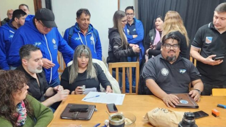 El Gobierno ofreció un aumento mayor al 8% en dos tramos a los gremios estatales