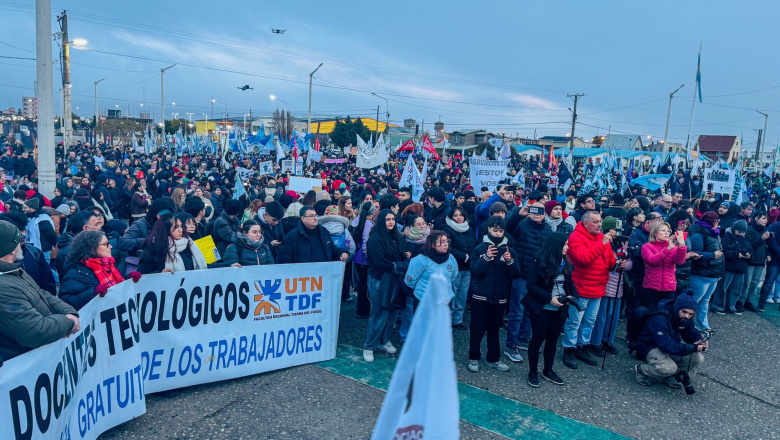 Masiva movilización universitaria contra el ajuste y el desfinanciamiento