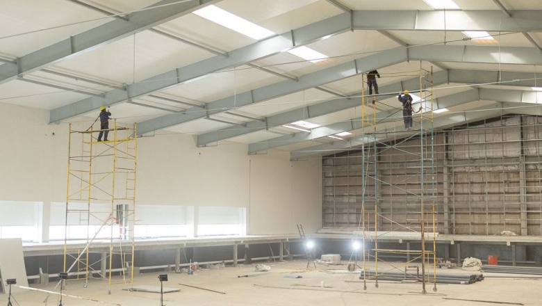 Avanza el montaje de equipamiento en el Natatorio Olímpico de Río Grande