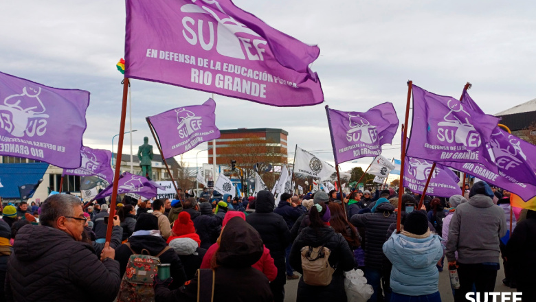 Docentes realizan un paro de 48 horas tras rechazar la oferta salarial