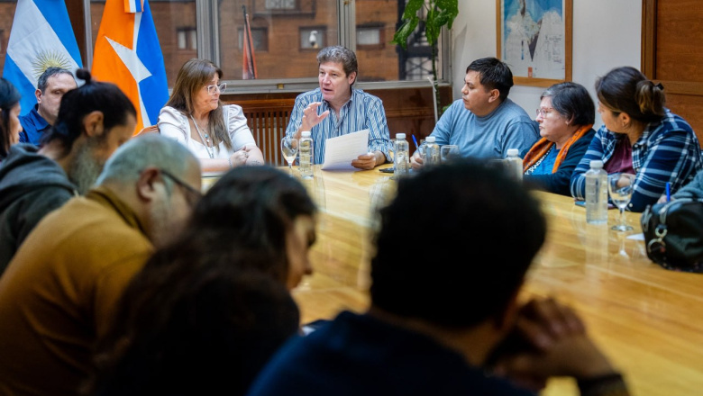 El Gobernador encabezó una mesa de trabajo con vecinos por el subsidio al GLP