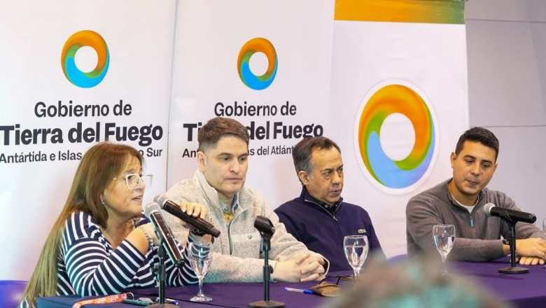 Se firmó el contrato para la obra de red eléctrica y el alumbrado público de Chacra VIII
