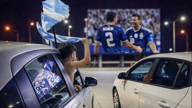Río Grande pasa el partido de la Selección en la pantalla del parque de los 100 años