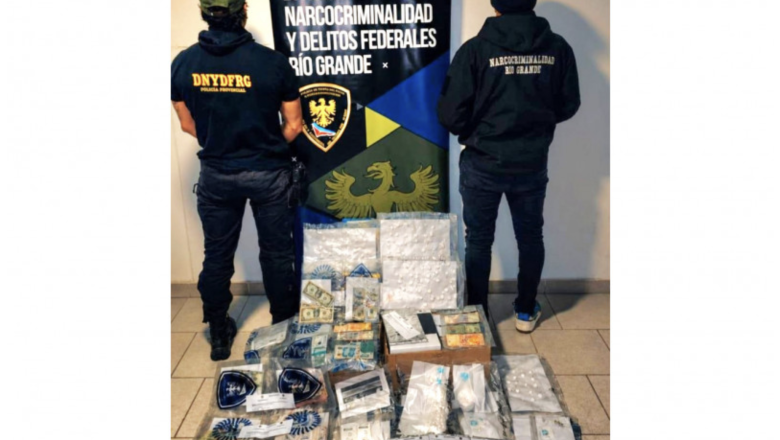 Cinco Colombianos implicados en narcotráfico: secuestran cocaína, dinero y seis vehículos