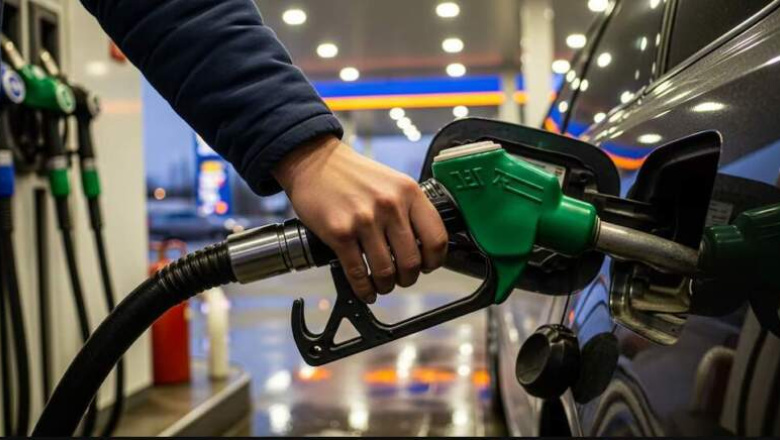 Los sueldos pierden contra la inflación: hoy alcanzan para casi 10 tanques menos que en 2023