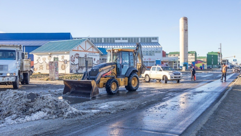 Intensifican la limpieza de hielo y escarcha en distintos sectores de la ciudad