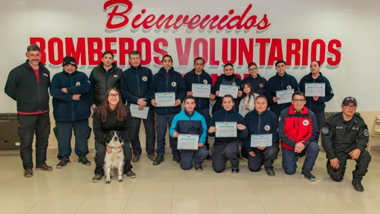 Capacitaron a Bomberos Voluntarios en sujeción de animales y primeros auxilios veterinarios