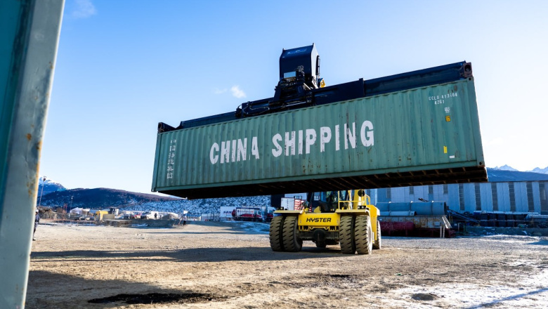 Ya se descargó el 25% del equipamiento de la nueva usina de Ushuaia