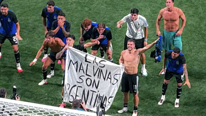 La bandera de Malvinas de la Selección llega y se queda en Río Grande