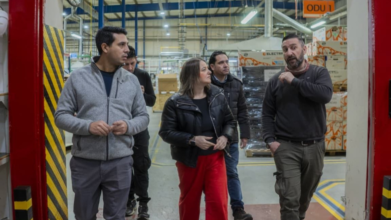 Gobierno recorrió junto a trabajadores de Aires del Sur la planta que se prepara para retomar la producción
