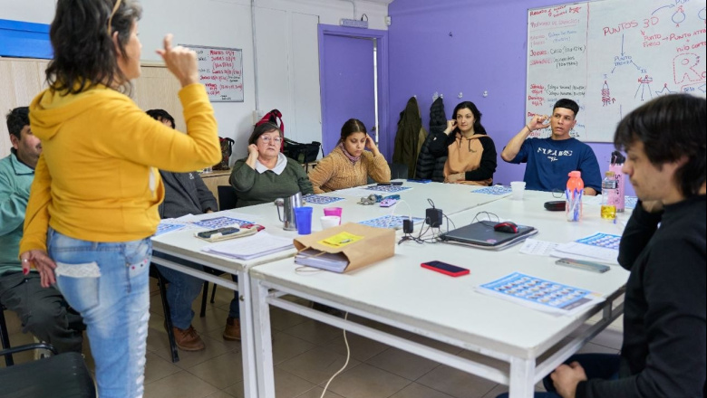 Capacitan al personal del CEPLA en Lengua de Señas para fortalecer la inclusión