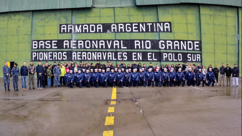 El Municipio acompañó el ingreso de 50 jóvenes riograndenses a la Base Aeronaval