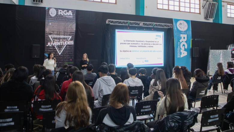Más de 950 jovenes pasaron por la Expo Académica para conocer las ofertas educativas y de oficios en Río Grande
