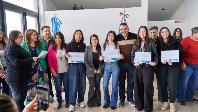 105 mujeres recibieron sus certificados en formación de oficios