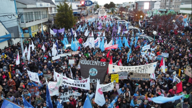 Río Grande marchó por la universidad pública y reclamó al Gobierno nacional que cumpla la ley de financiamiento