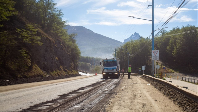 El Municipio avanza con trabajos de repavimentación en la avenida Héroes de Malvinas