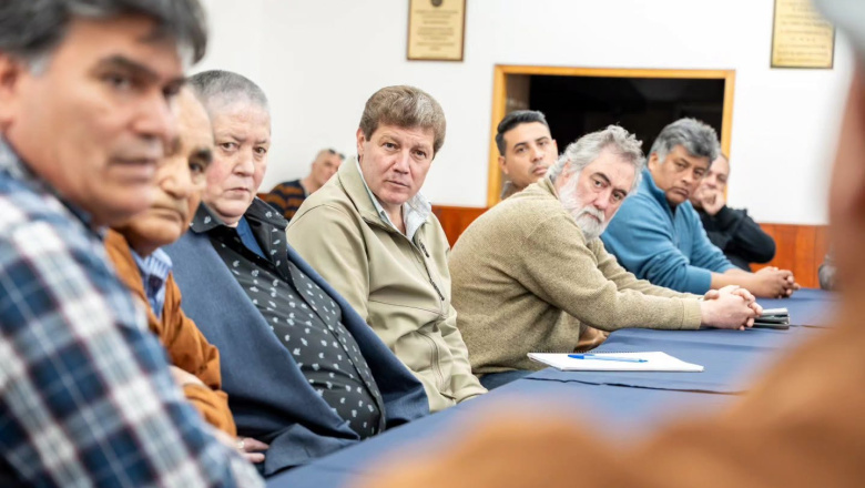 "Las aplicaciones deben tributar como corresponde, como lo hace todo el mundo” dijo Melella a taxistas y remisores 