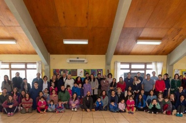 BERTONE VISITÓ LA ESCUELA EXPERIMENTAL LOS ALAKALUFES