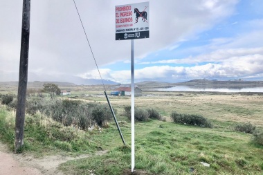 Colocaron carteles que prohiben la presencia de equinos sobre la avenida Yrigoyen