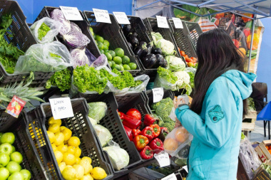 Riograndenses aprovecharon los precios accesibles en una nueva edición de “El Mercado en tu Barrio”