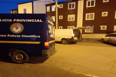 Hallan a un hombre muerto con una bosa en la cabeza,  su hermano quedó detenido