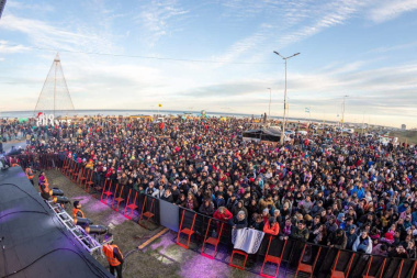Gran expectativa hotelera ante la llegada de Luck Ra en el encendido del arbolito 