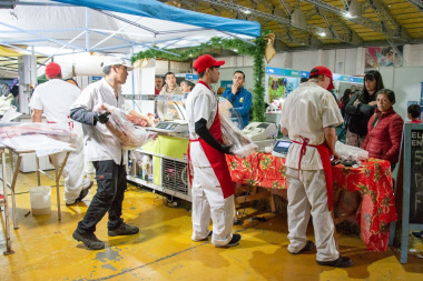 Precios accesibles para las fiestas en el Mercado Navideño