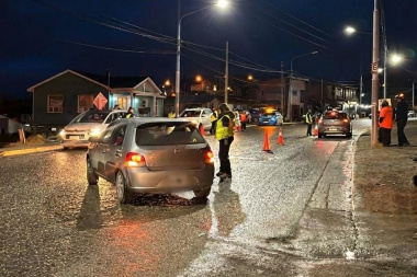 Ushuaia: 17 vehículos incautados en operativos de tránsito en la madrugada de navidad