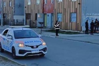 Violenta riña en Chacra IV: atacaron a pedradas a la policía y un efectivo terminó herido