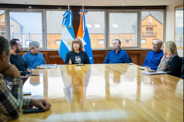 Gobierno dialoga con cámaras y asociaciones para evitar paralizar la actividad en el puerto