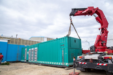 Arribó a la usina de Tolhuin el equipo generador que funcionará de respaldo 