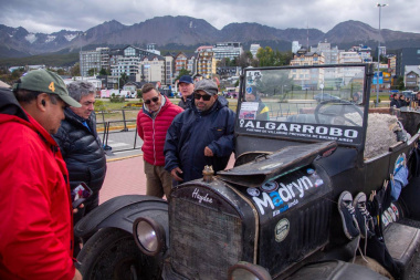 Llegó a ushuaia tras recorrer más de 3.000 km en un Ford T de 1924, 