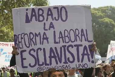 Revés para Milei: a pedido de la CGT la Justicia suspendió casi la totalidad de la Reforma Laboral