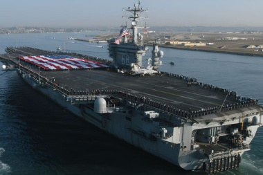 El portaaviones de EEUU atravesó el Estrecho de Magallanes y hará maniobras militares con Argentina