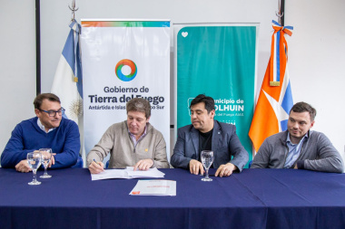 Histórico: Melella firmó acuerdos en Tolhuin para avanzar proyectos acuícolas
