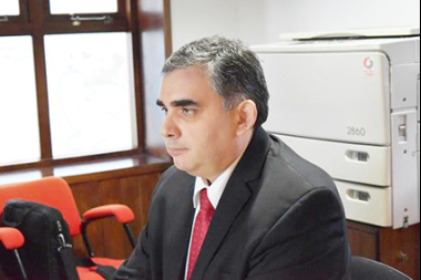 Llega a juicio exfuncionario judicial acusado de agredir gravemente a su exesposa