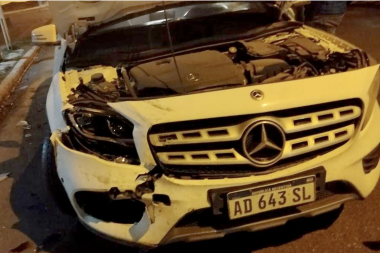 Alcoholizado al volante chocó contra un auto estacionado