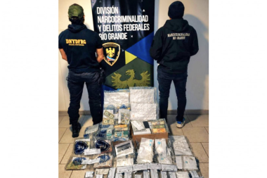 Cinco Colombianos implicados en narcotráfico: secuestran cocaína, dinero y seis vehículos