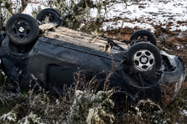 Dos personas heridas tras el vuelco de una Eco Sport en el ingreso sur de Tolhuin