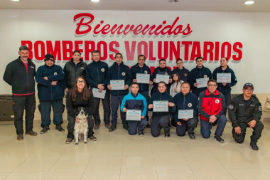 Capacitaron a Bomberos Voluntarios en sujeción de animales y primeros auxilios veterinarios
