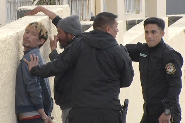 Condenado a prisión por acosar y besar a una adolescente sin su consentimiento 