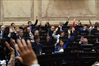 Mientras el pueblo no llega a fin de mes,  los senadores se suben el sueldo a más de $13 millones