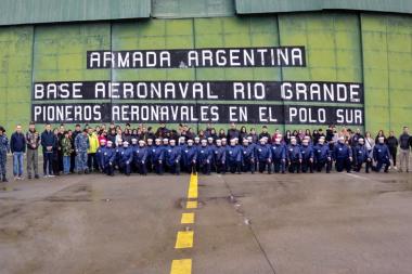 El Municipio acompañó el ingreso de 50 jóvenes riograndenses a la Base Aeronaval