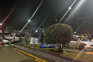 Fuerte choque entre dos vehículos dejó varios heridos en Río Grande
