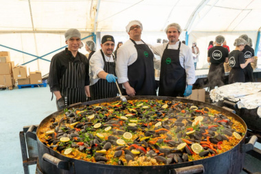 Ushuaia celebra su 142° aniversario con el desfile cívico-militar y una gran paella popular
