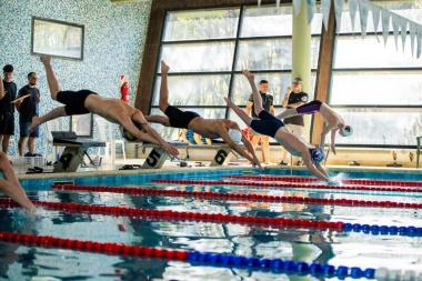 Más de 200 nadadores participaron del Torneo de Natación “142° aniversario de Ushuaia”