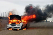 Un vehículo se incendio en la ruta Provincial Nº7 que va a Margen Sur