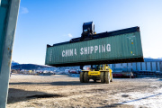 Ya se descargó el 25% del equipamiento de la nueva usina de Ushuaia