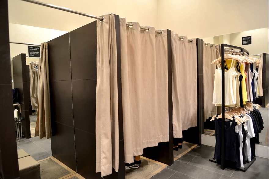Ya está habilitado el uso de cambiadores y probadores en tiendas de ropa en  la provincia - La Contratapa TDF