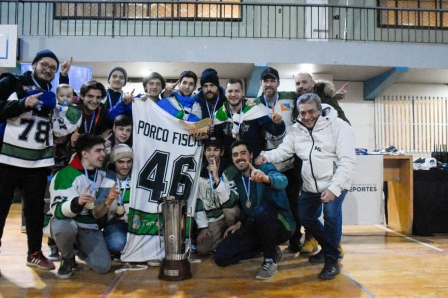 La Municipalidad participó del cierre de la XVI edición de la Copa Fin del Mundo de hockey sobre hielo